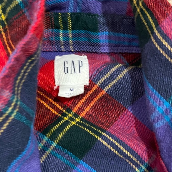 GAP Plaid Shirt Womens Size medium Red Blue Flannel Long Sleeve Button Up - Picture 2 of 4